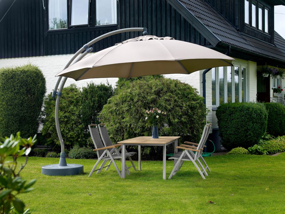 Навес над столиком