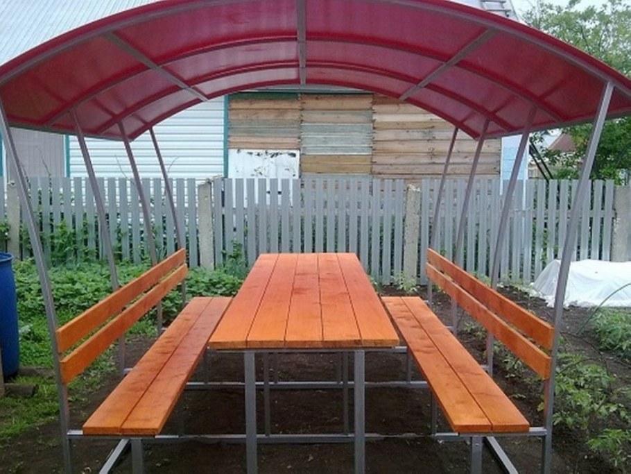 Беседки во дворе частного дома