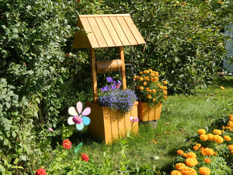 Декор для сада колодец