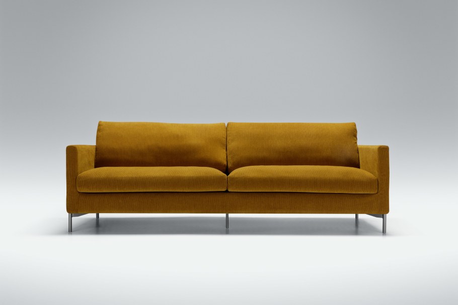 Белый диван из ткани