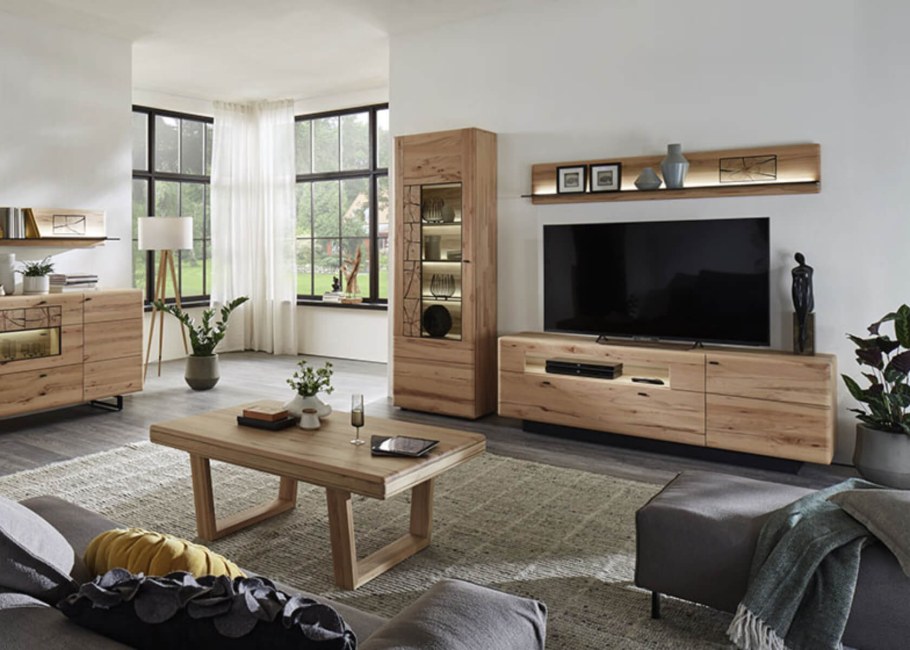Современные гостиные из натурального дерева