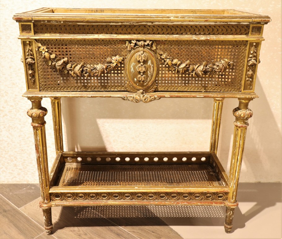 Старинная жардиньерка фото на прозрачном фоне для фотошопа