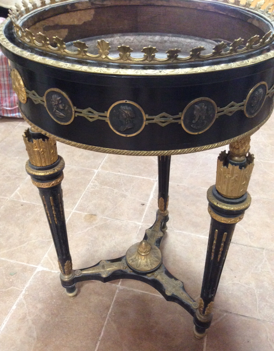 Жардиньерка с цветами