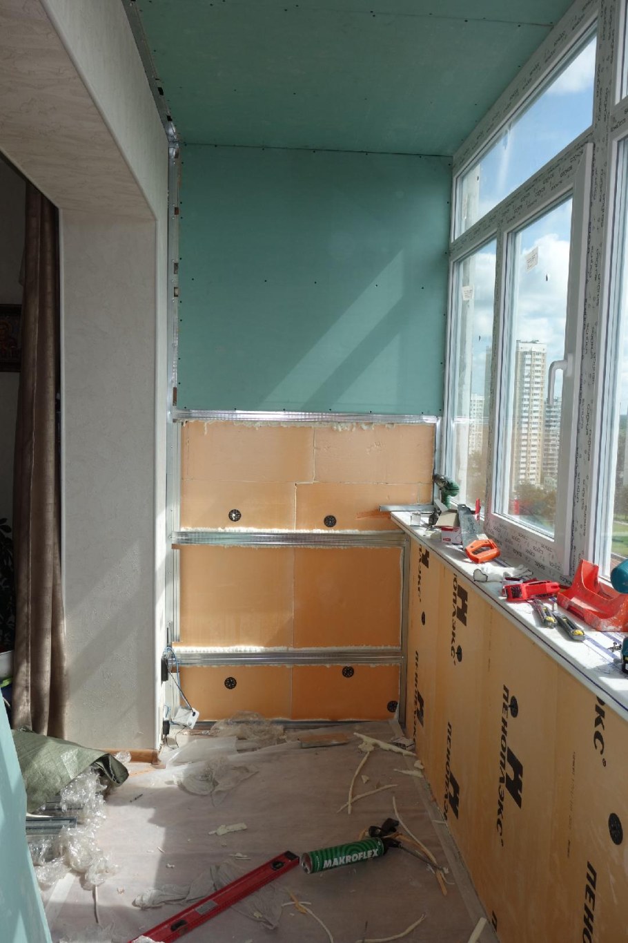 Деревянный пол на балконе