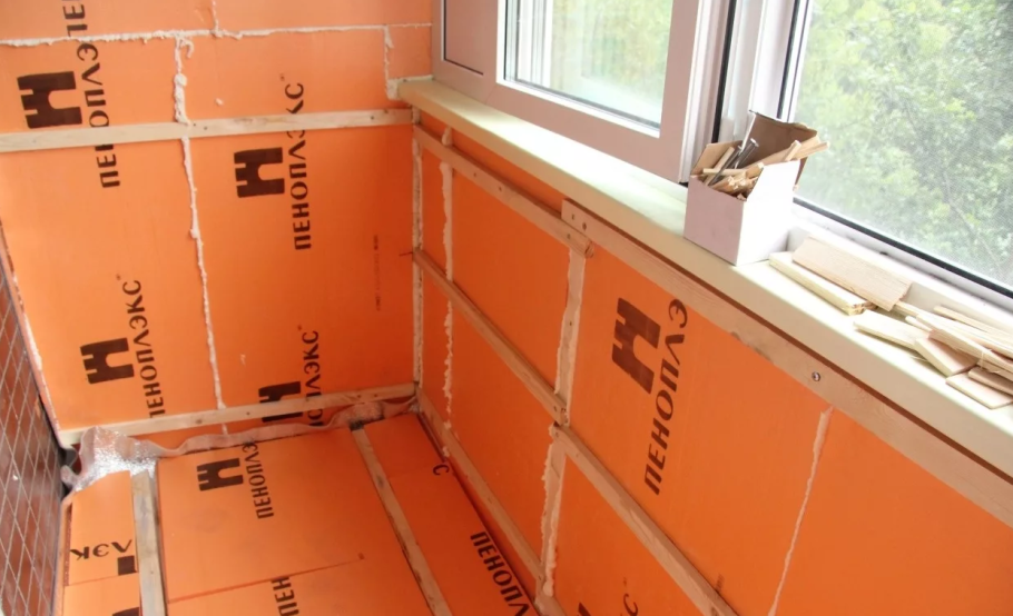 Отделка балкона