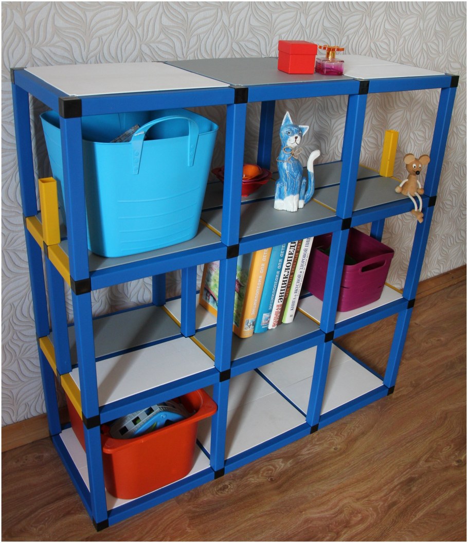 Белая библиотека в интерьере