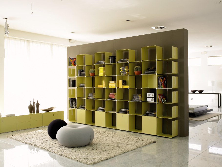 Модульные стеллажи на стену