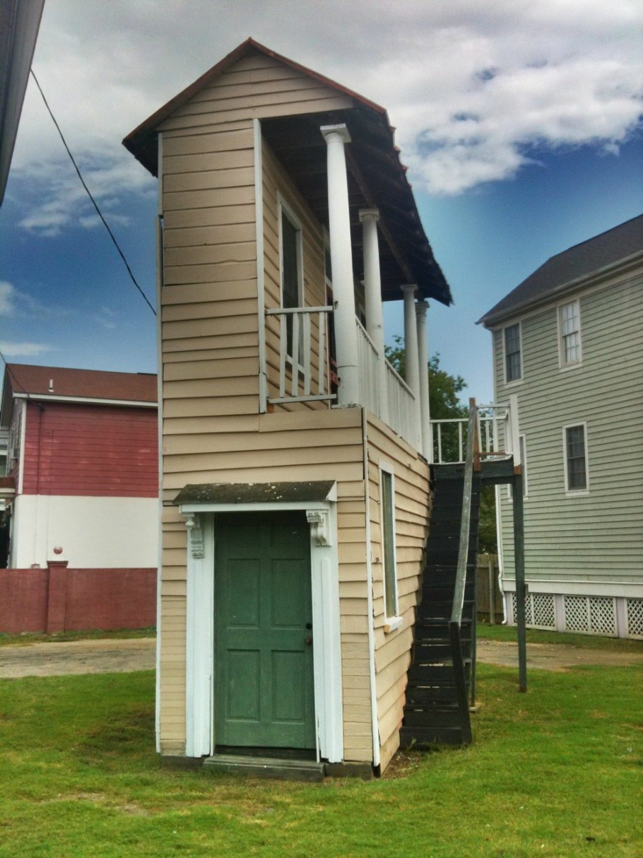 Двухэтажный домик