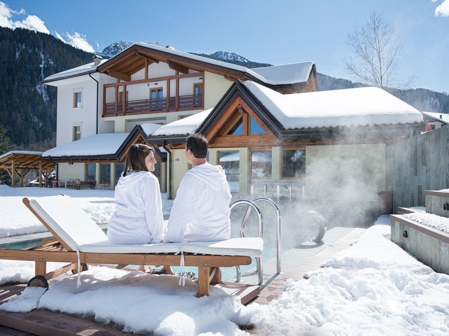 Открытый зимний бассейн