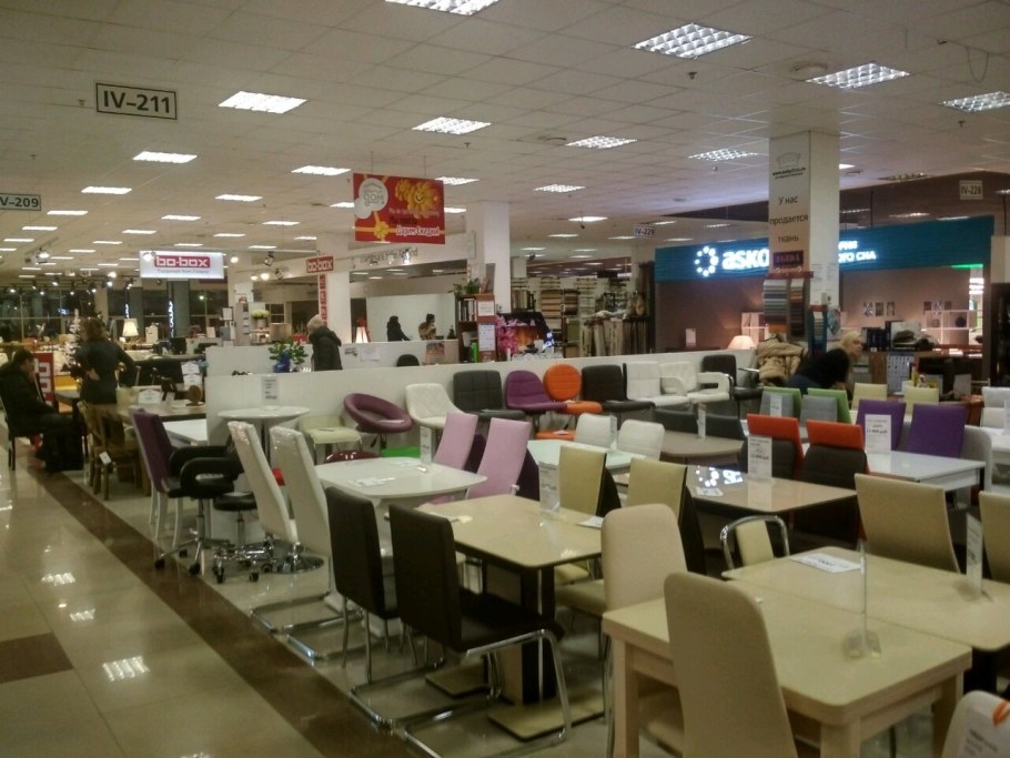 Бассейн на Варшавской улице СПБ возле мебельного континента