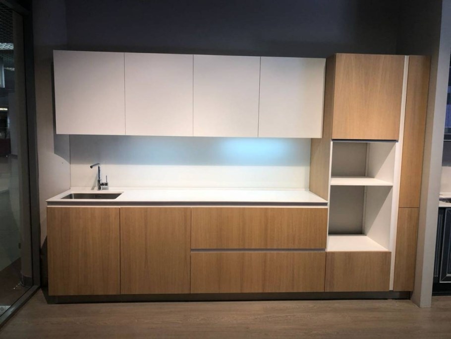 Стильная прямая кухня