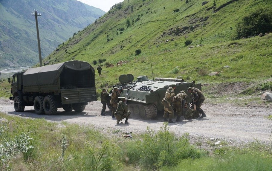 Строительное оборудование и инструмент на стройке