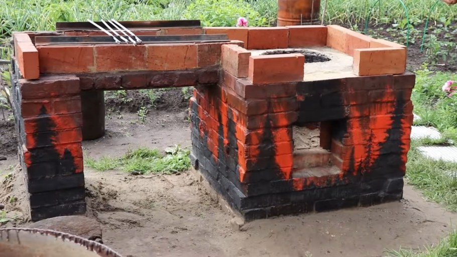 Уличная печка с коптильней