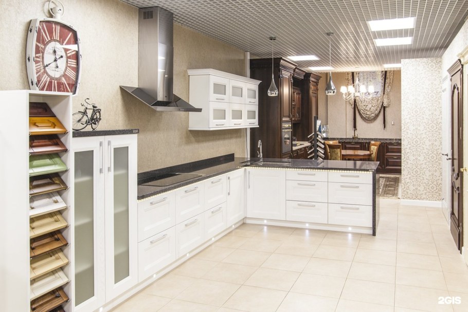 Стильный красивый салон кухонь