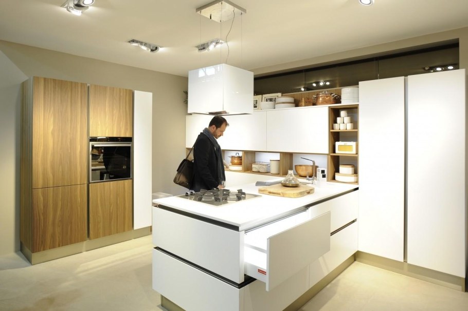 Интерьер салона кухонь