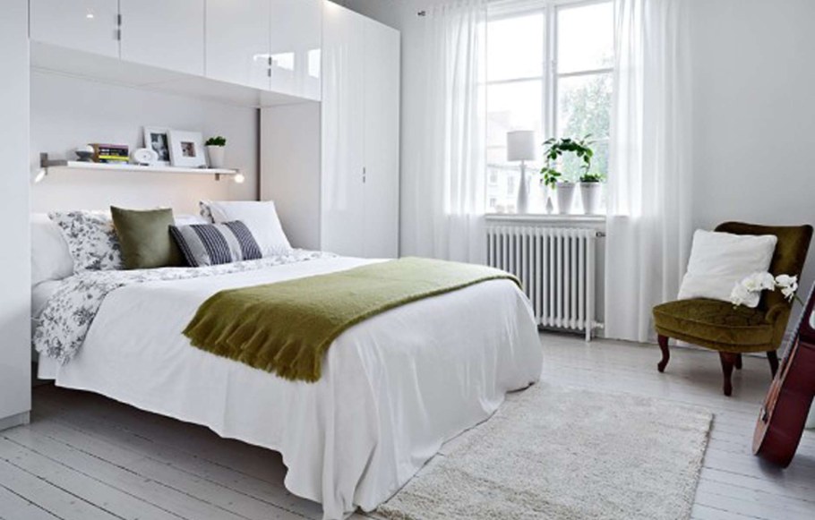 Спальня с белой мебелью