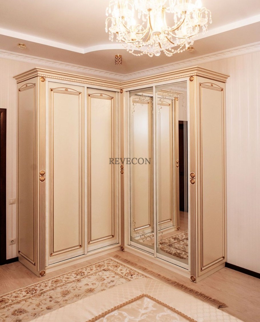 Шкаф в классическом стиле