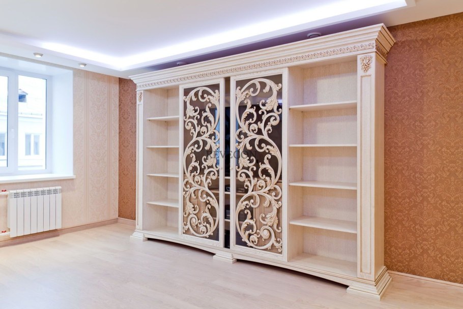 Шкаф купе с резными фасадами