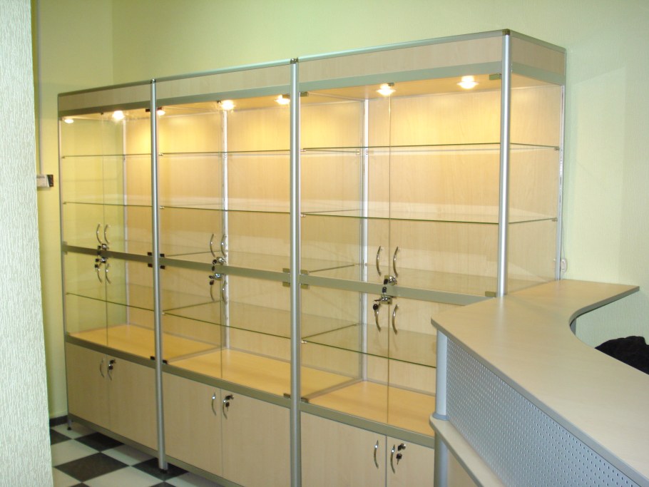 Стеклянный стеллаж витрина