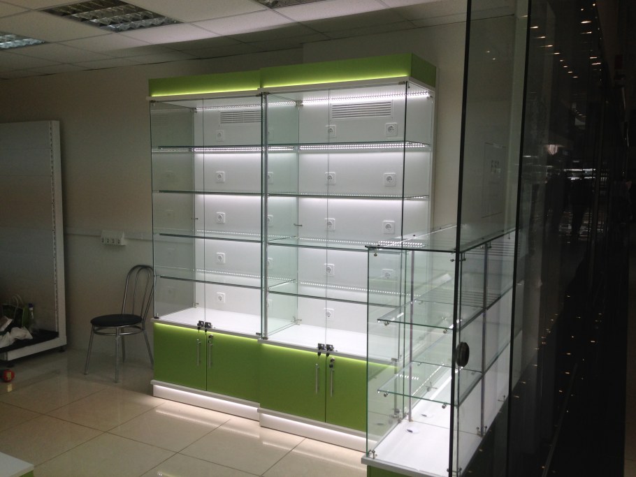 Стеллаж стеклянный с подсветкой