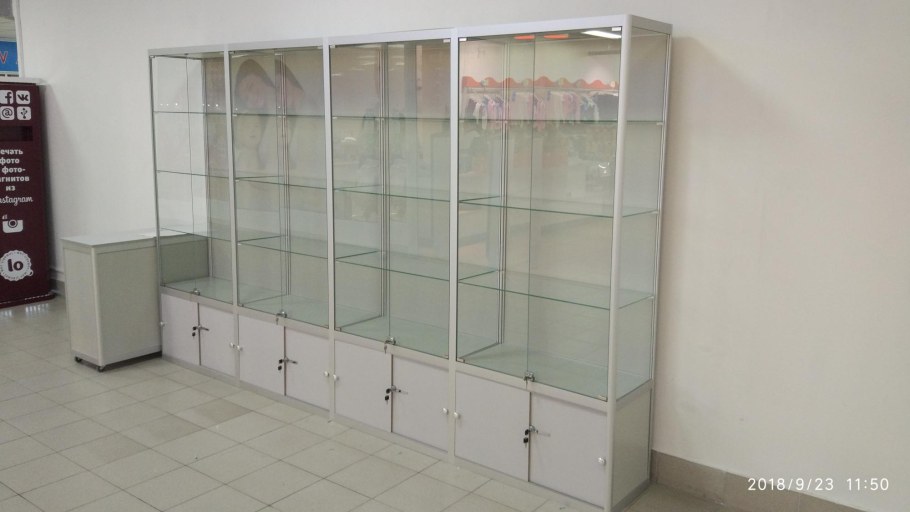 Витрина Glass Showcase