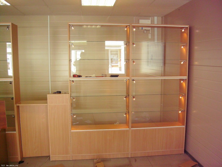 Стеллажи и витрины из ЛДСП