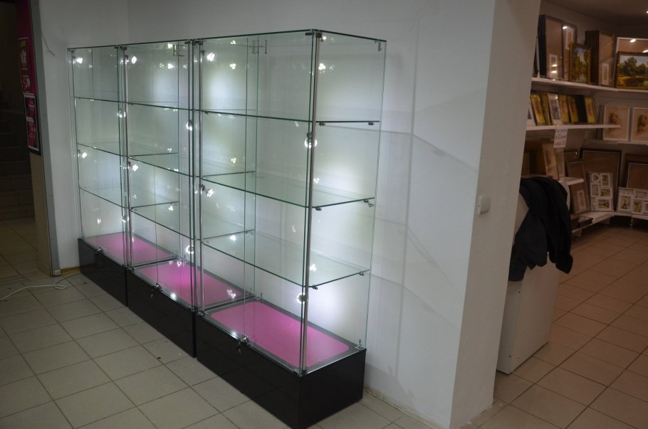 Стеллаж стеклянный торговый