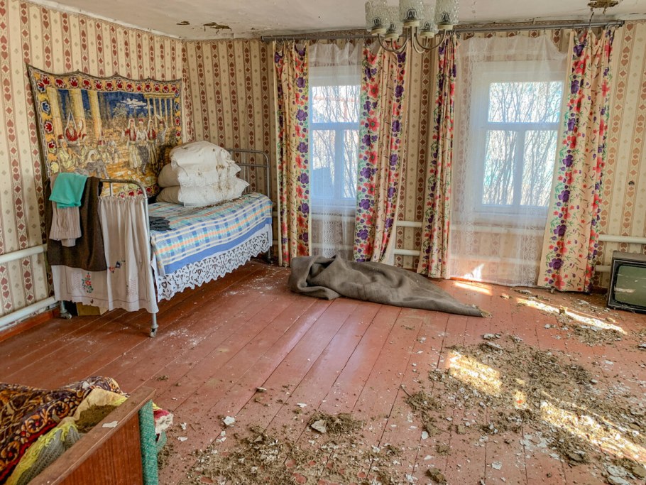 Стена в деревенском стиле