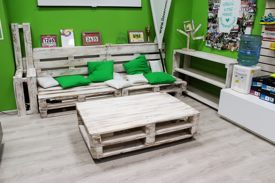 Поддоны в интерьере магазина