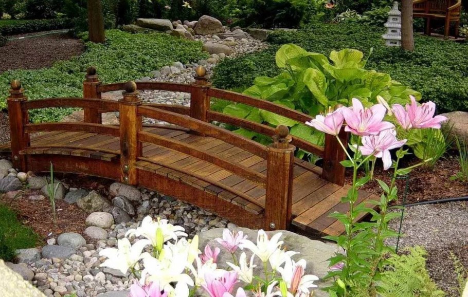 Альпийские горки с мостиком