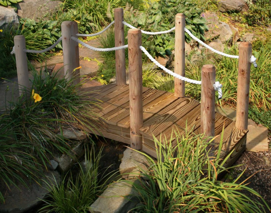 Ландшафт с мостиком