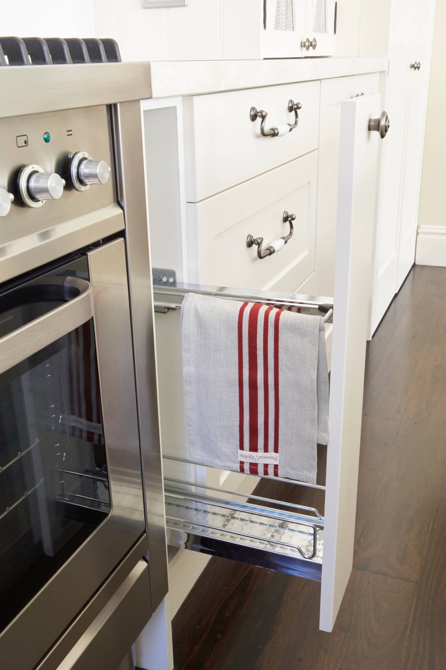 Хранение полотенец в бутылочнице