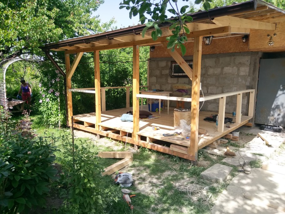 Простые беседки для дачи