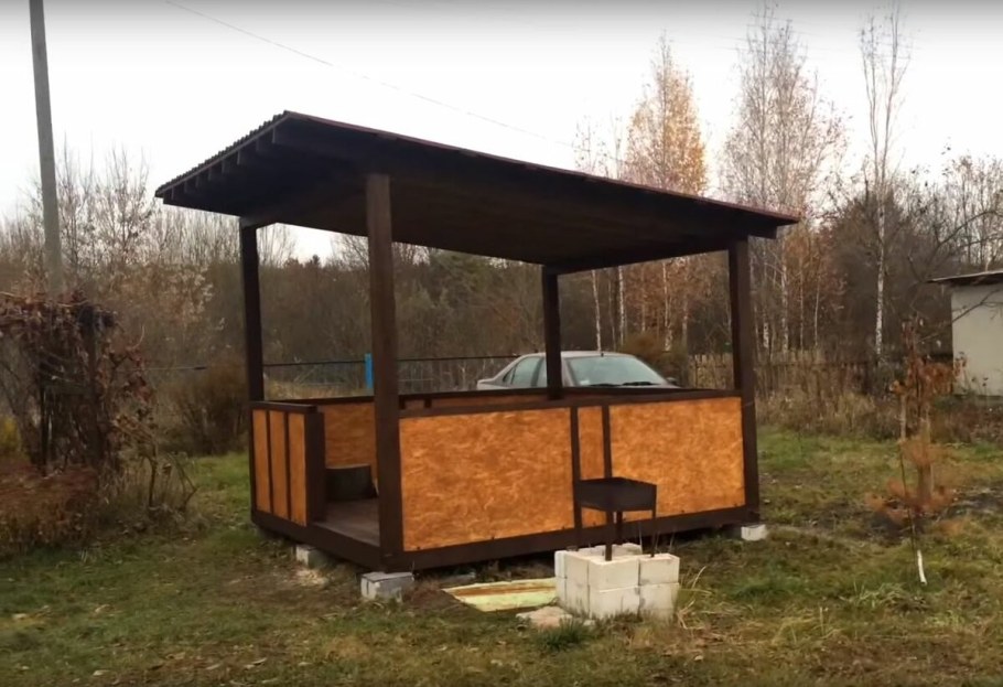 Беседка на даче из подручных материалов