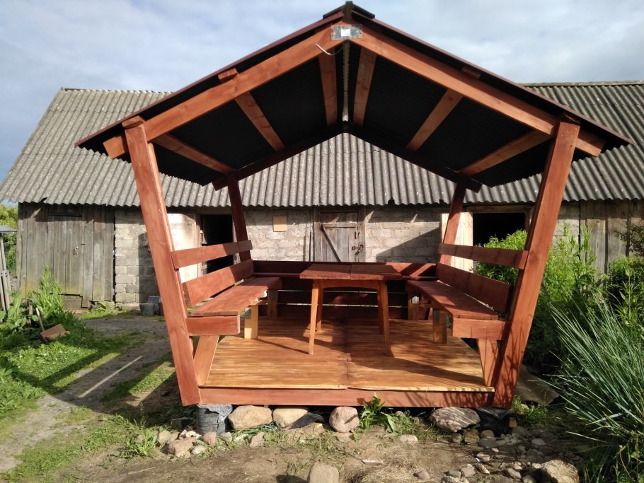 Простая беседка своими руками