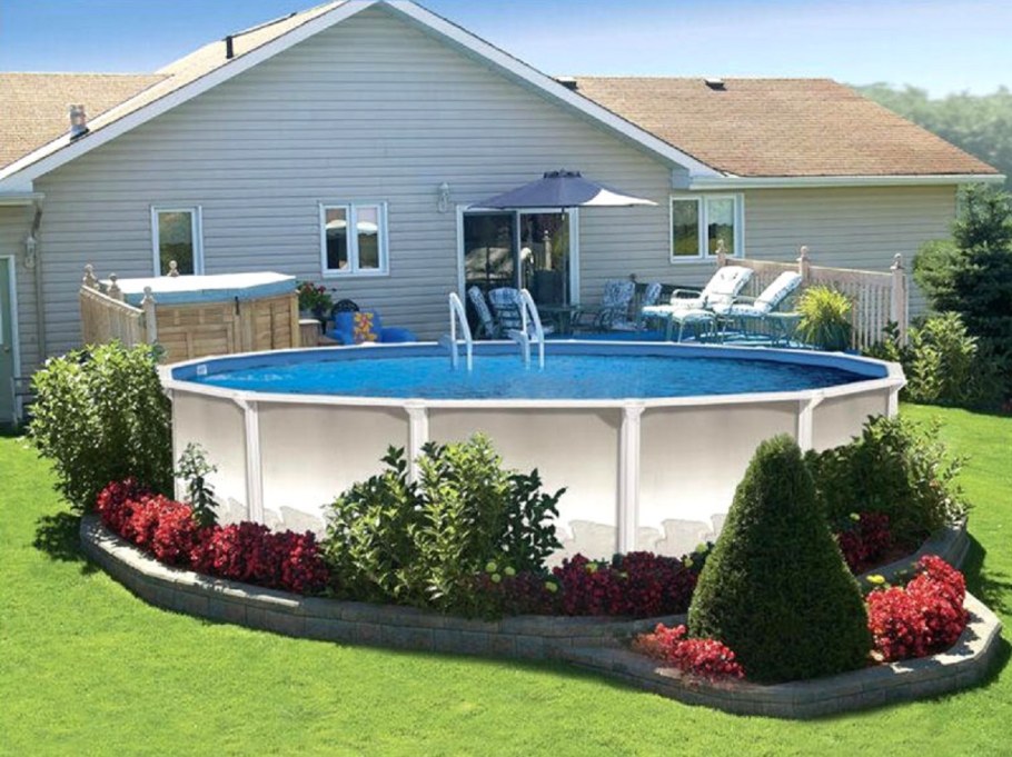 Зона отдыха у бассейна