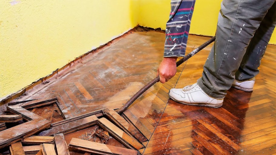 Демонтаж старого паркета