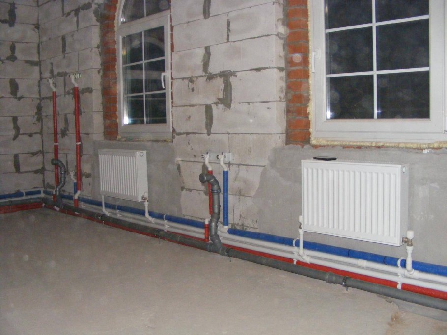 Прокладка труб отопления