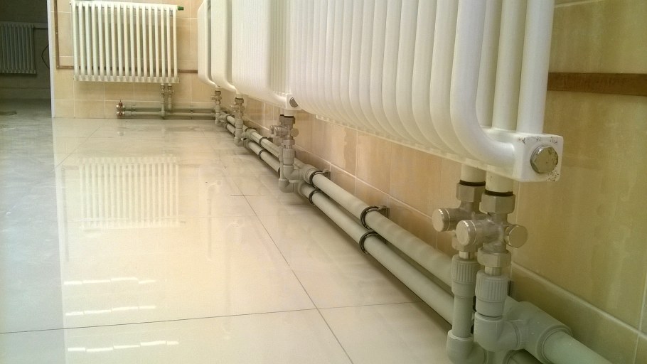 Трубы отопления в новостройках