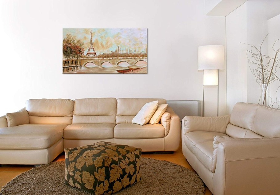 Картина женщина на диване