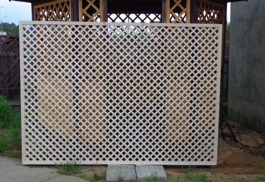Деревянная решетка для беседки