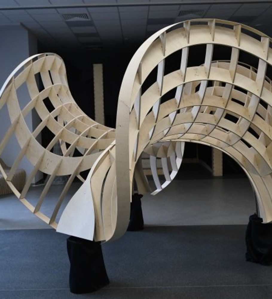 Изогнутые лестницы из металла