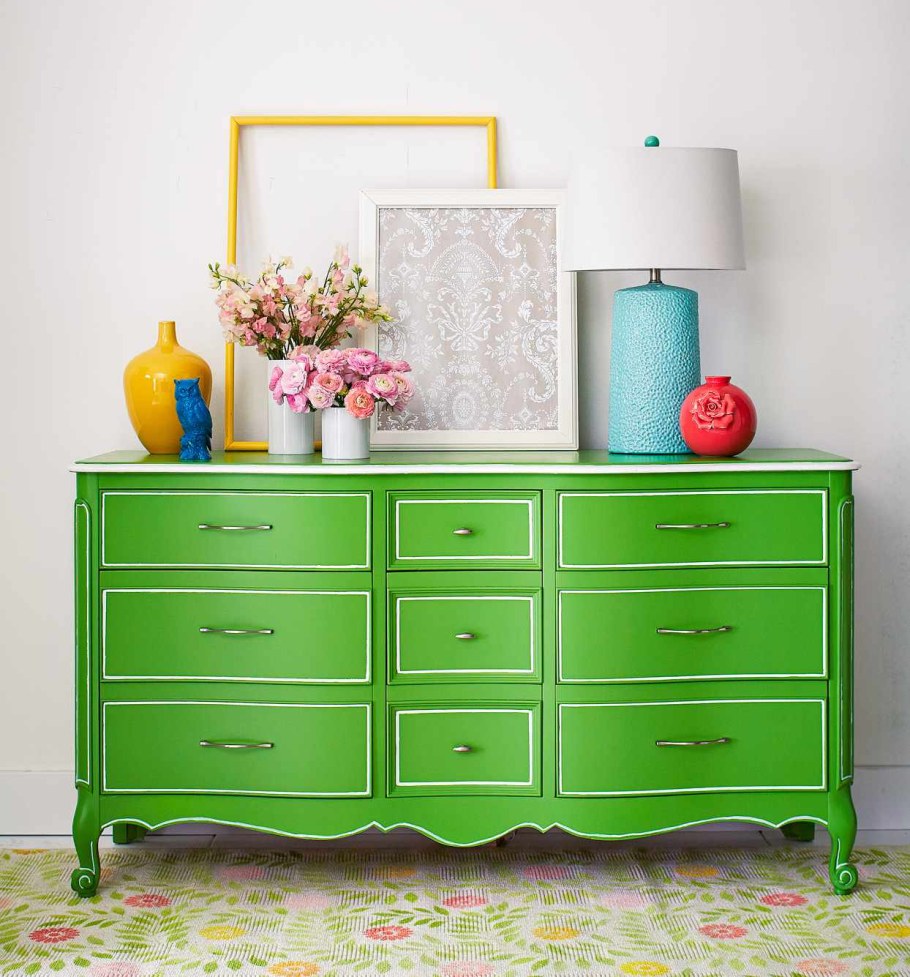 Декор на комоде