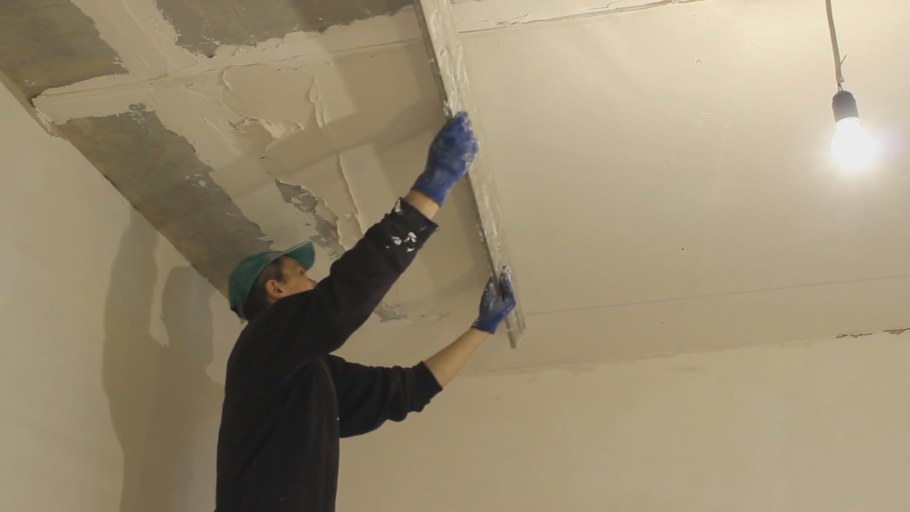 Покраска потолка