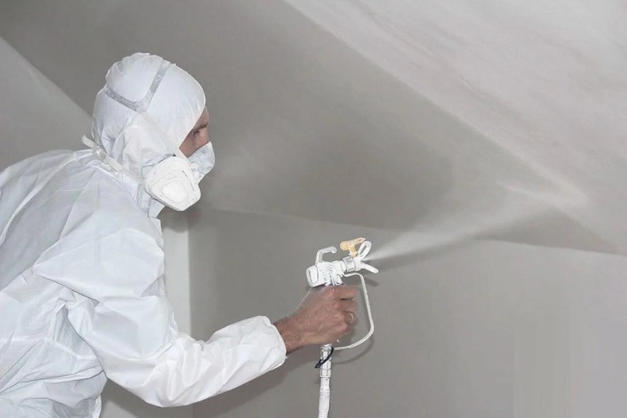 Грунтование потолка