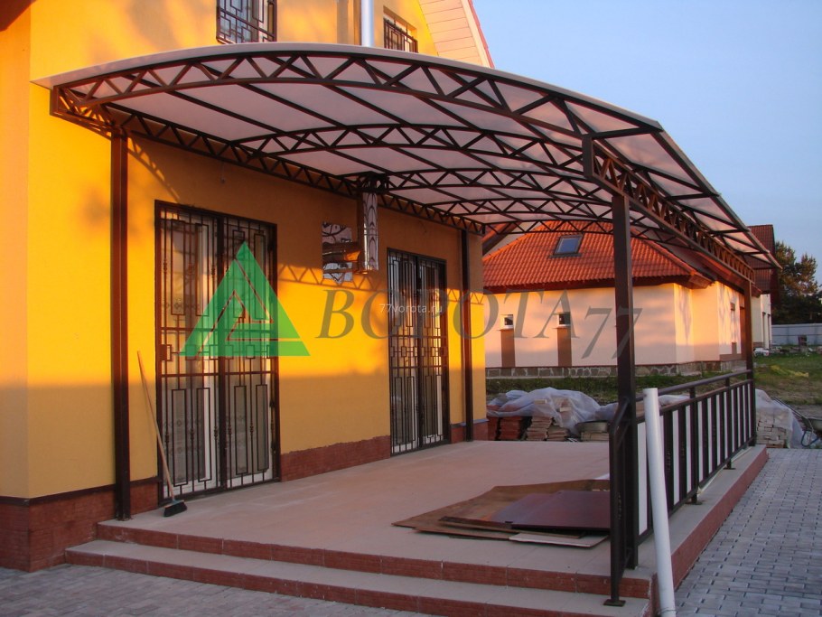 Беседка с крышей из поликарбоната