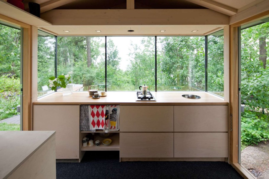 Мини кухня на веранде дачи