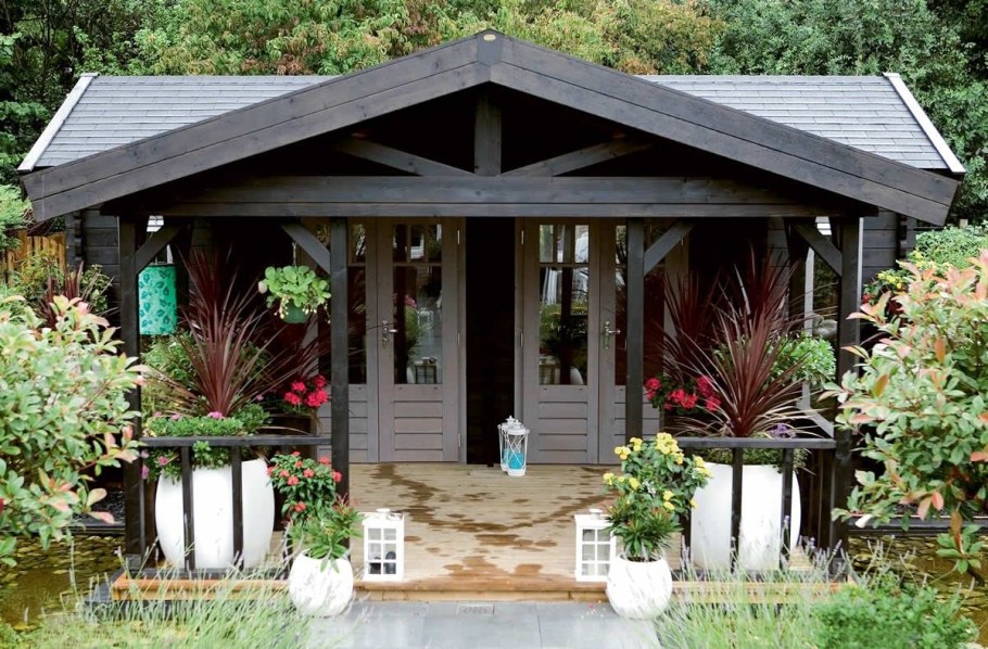 Маленький дом с террасой