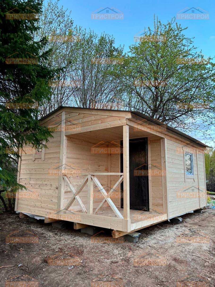 Дачный дом из бытовок