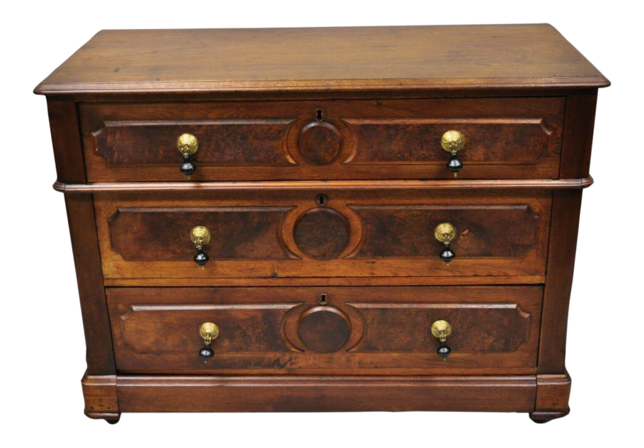 Комод белый на белом фоне